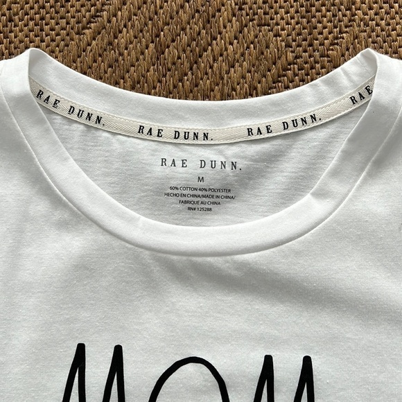 Rae Dunn MOM VIBES Shirt NWT Size M - Picture 4 of 7